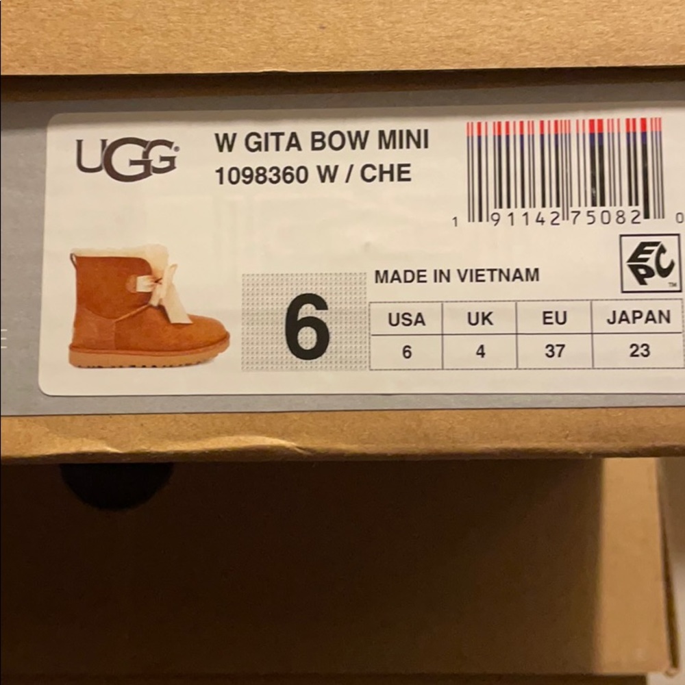 Size 6 GITA BOW UGG BOOTS